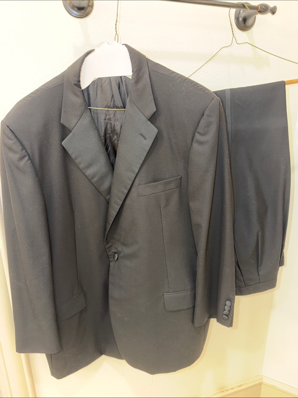Hickey Freeman Men's Black Two-Piece Suit Tuxedo